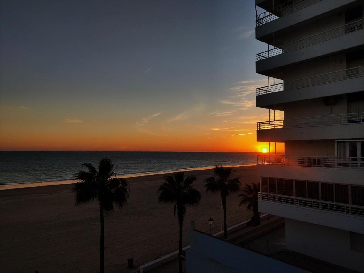 Atico Al Sol En Primera Linea De Playa Apartment Рота Екстериор снимка