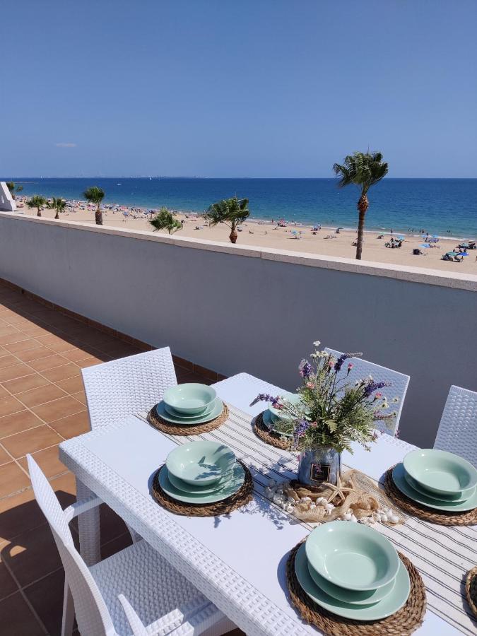 Atico Al Sol En Primera Linea De Playa Apartment Рота Екстериор снимка