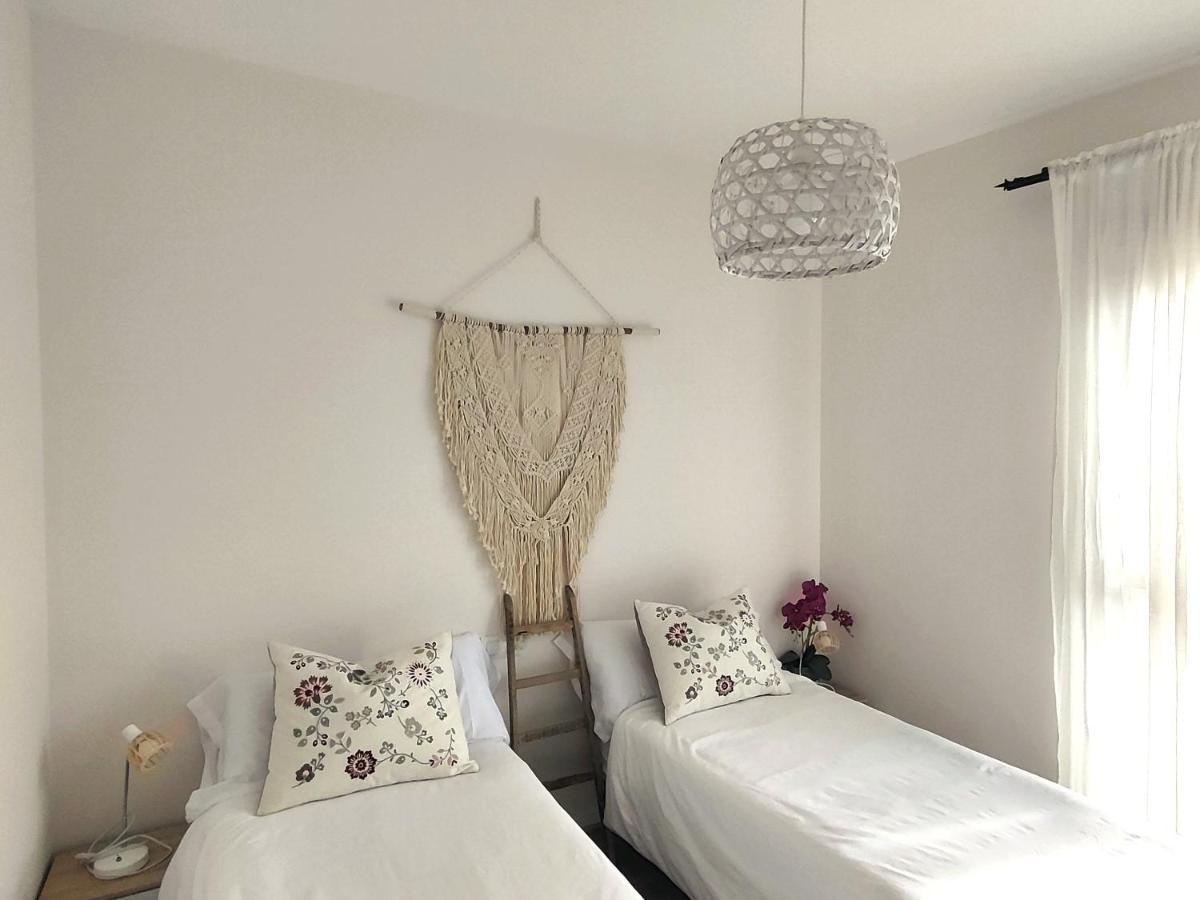 Atico Al Sol En Primera Linea De Playa Apartment Рота Екстериор снимка