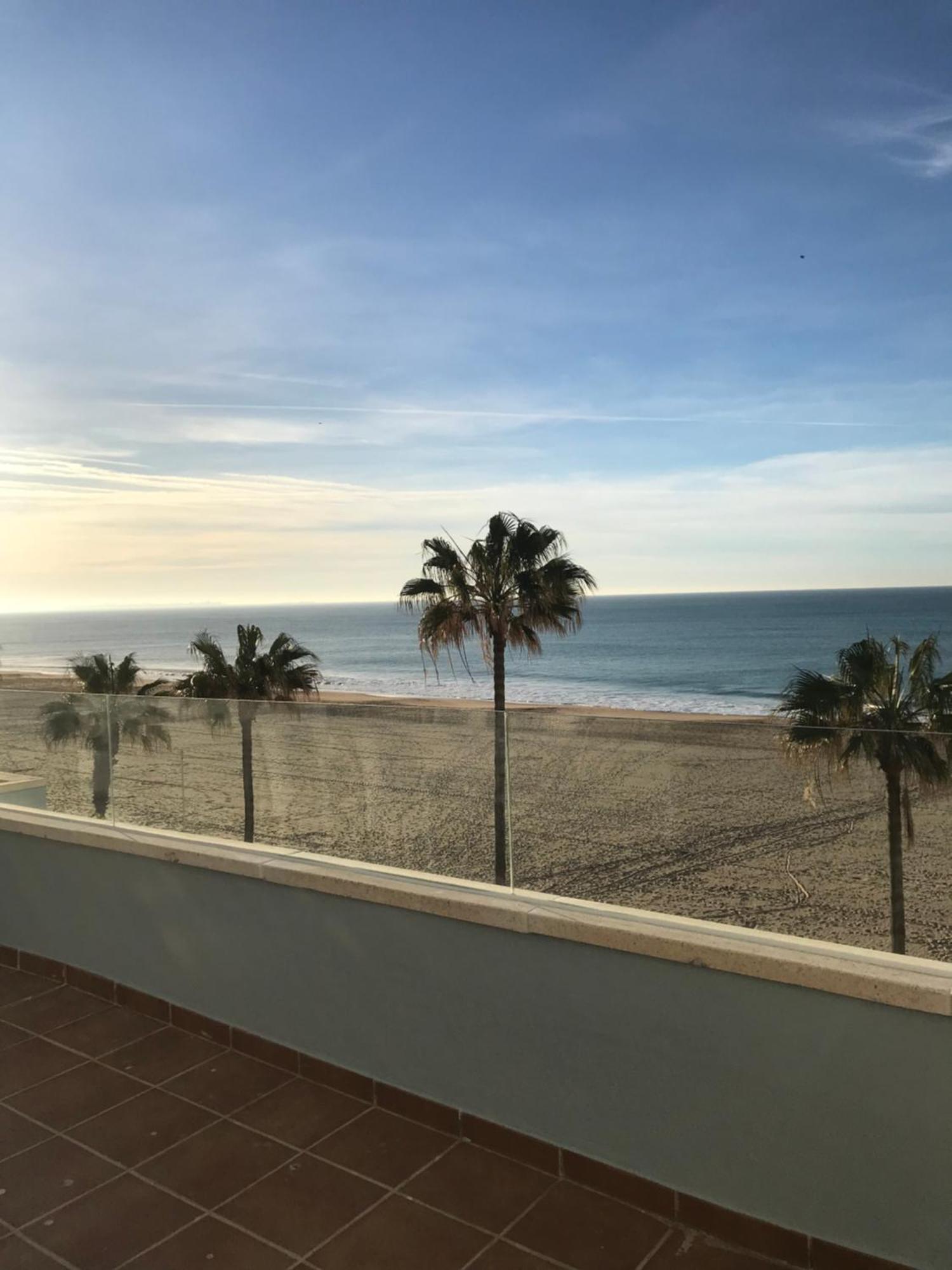 Atico Al Sol En Primera Linea De Playa Apartment Рота Екстериор снимка