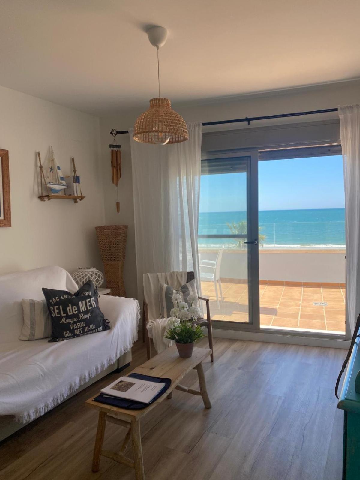 Atico Al Sol En Primera Linea De Playa Apartment Рота Екстериор снимка